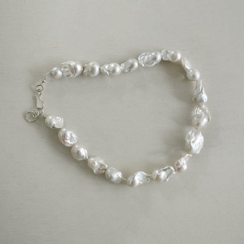 Perla Barroca Carlota Necklace