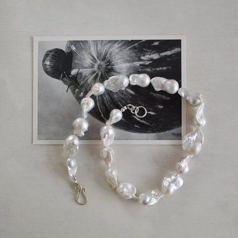 Perla Barroca Carlota Necklace